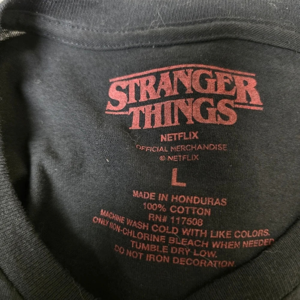 Netflix Stranger Things Tshirt Black Sz Lg - Picture 4 of 4